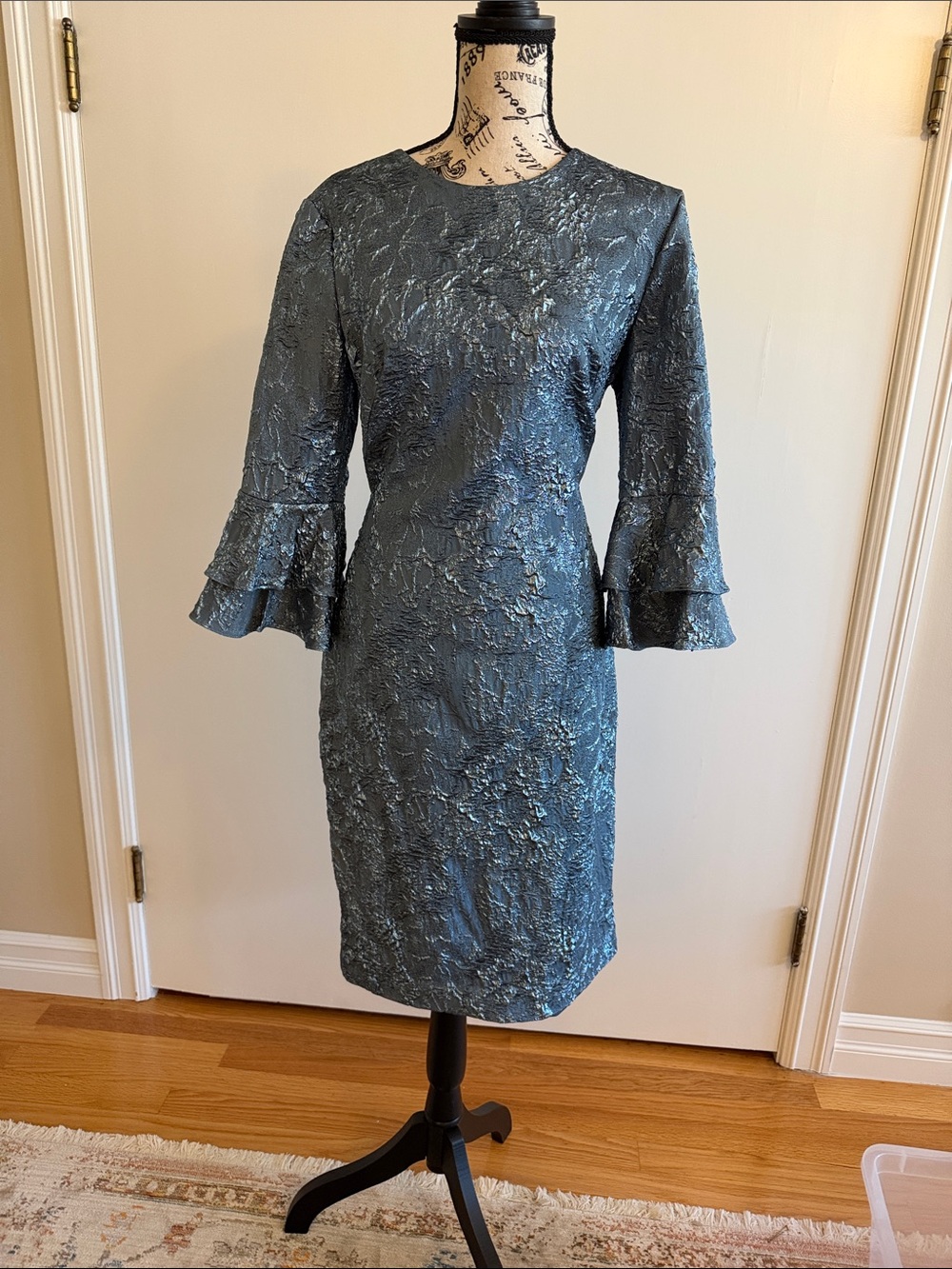 Theia Cloque Metallic Textured Slate Blue Cocktail Dress Bell Ruffle Sleeves 12